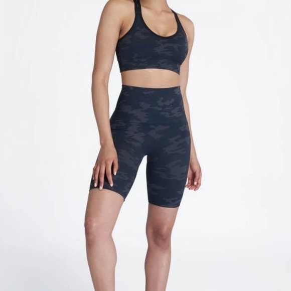 SPANX Look At Me Now Bike Shorts Black Camo 3X NEW - Picture 1 of 11